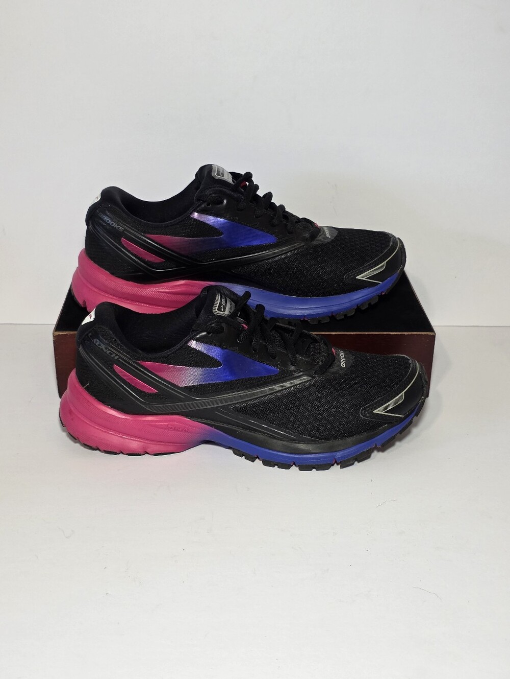 Brooks Launch 4 Womens Size 7.5 B Running Shoes Black Pink Blue 1202341B066